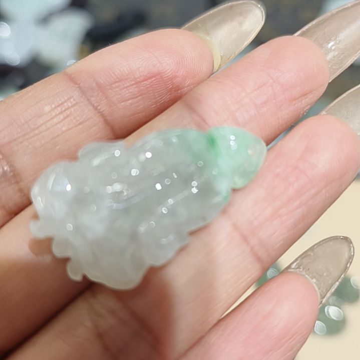 翡翠颈饰未镶嵌白菜