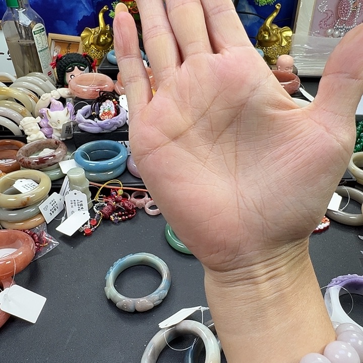 *****石英岩玉未镶嵌手镯