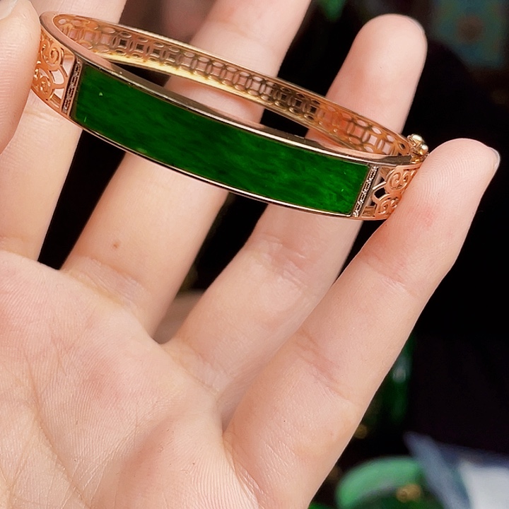 翡翠18K金镶嵌颈饰多样性