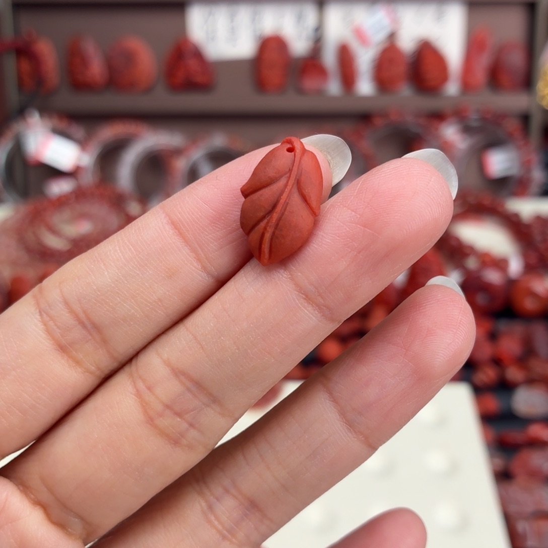 L***g南红玛瑙未镶嵌颈饰叶子