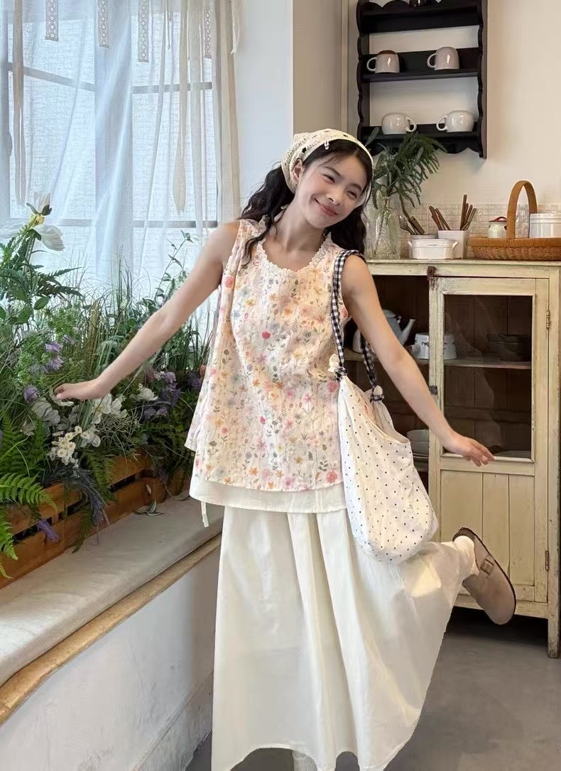 夏季小清新碎花系带花边无袖上衣搭配高腰中长款半身裙时尚套装