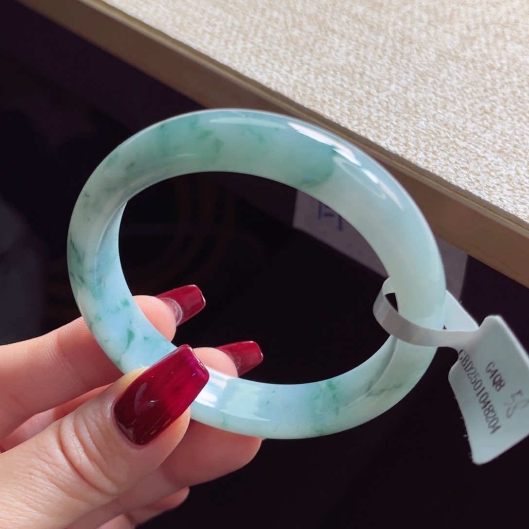 翡翠手镯未镶嵌手镯