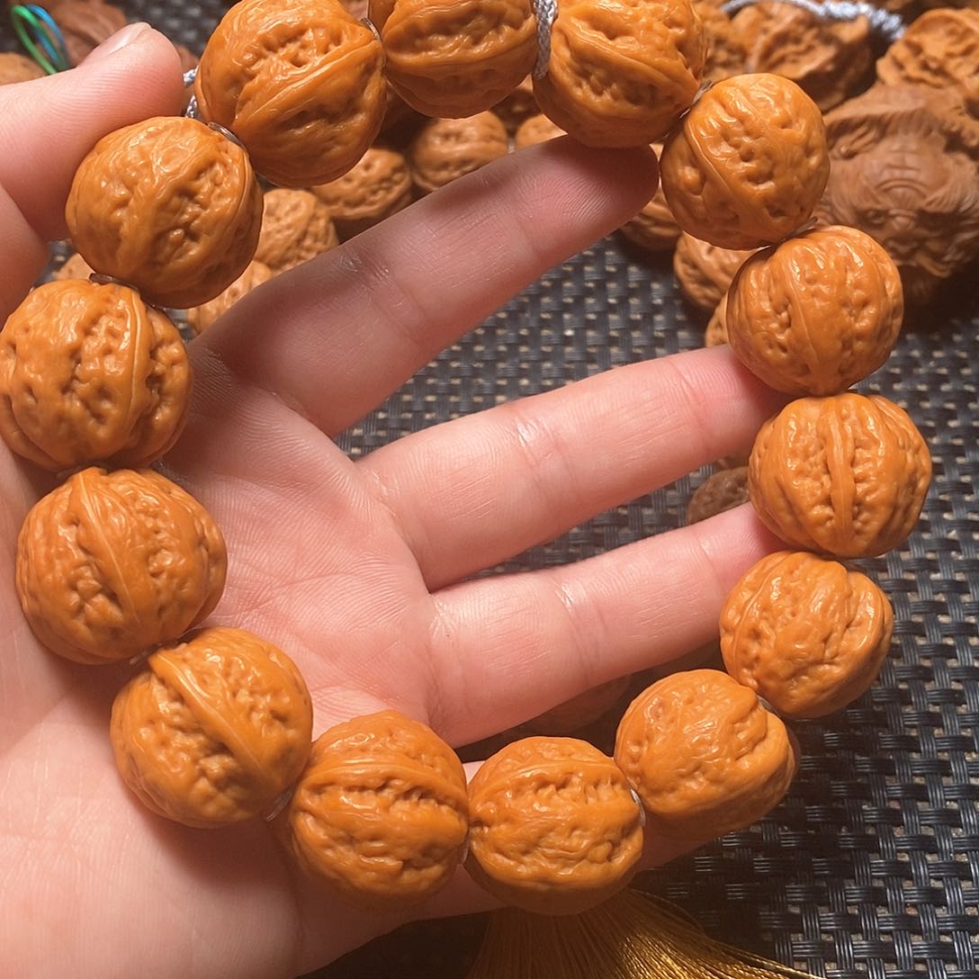 文玩核桃手串c****?小包子