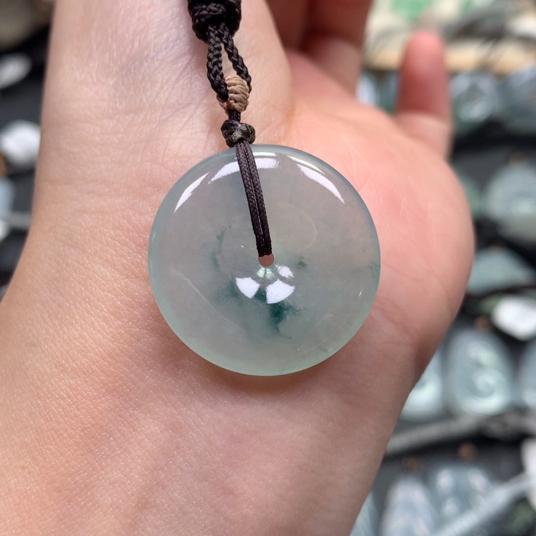 翡翠颈饰未镶嵌扣子