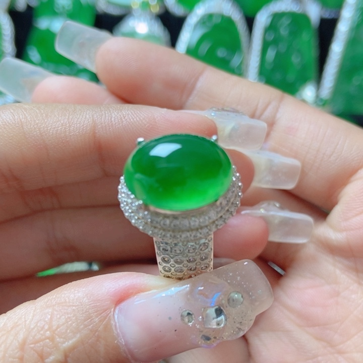 翡翠颈饰未镶嵌时***样19。     