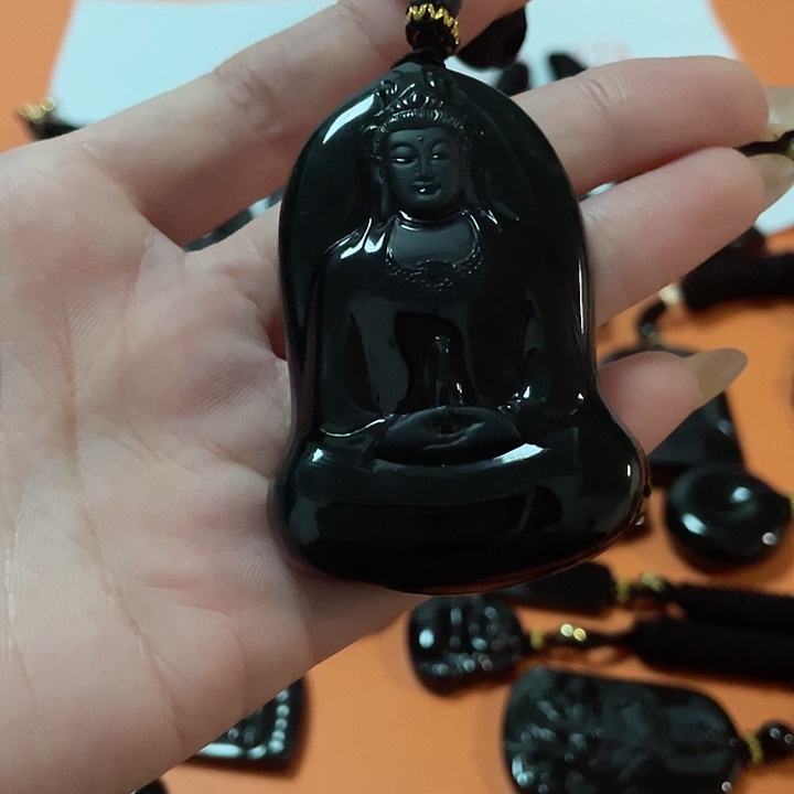 翡翠颈饰未镶嵌慢***牛