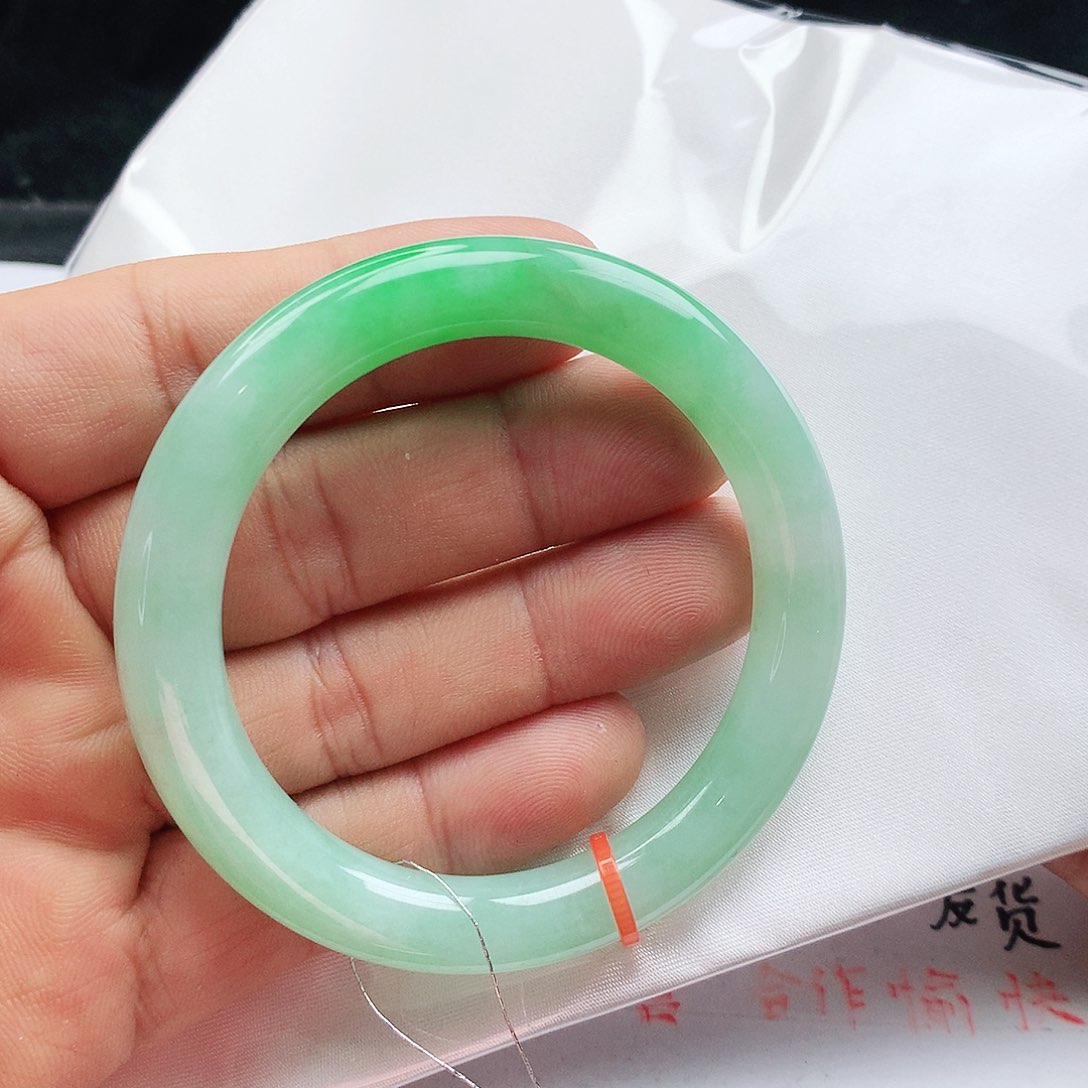 翡翠手镯未镶嵌天然翡翠手镯