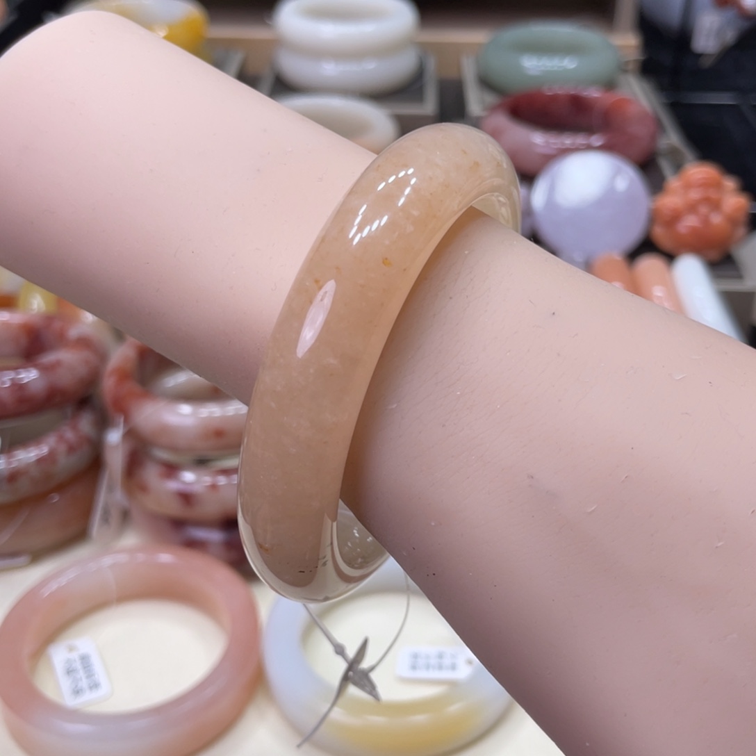 未镶嵌手镯石英岩玉