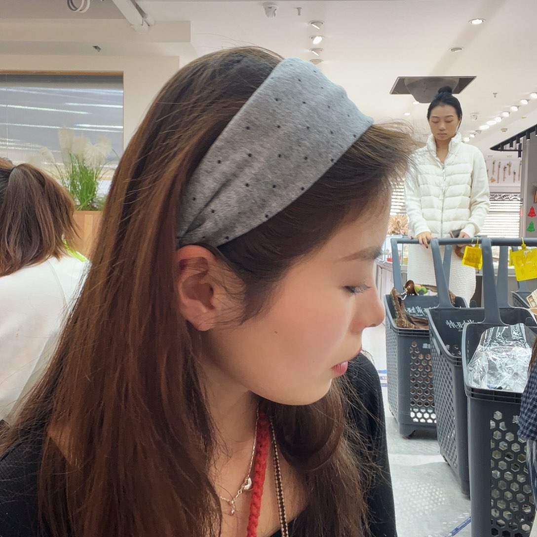 皮质非金属灰色波点发箍