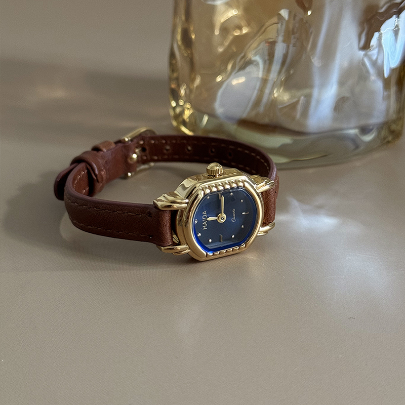 鹿娜Rune皇家蓝小乡风贵气小众小巧方形女士手表防水女士腕表ins