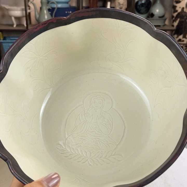 紫***客定瓷。          碗一个