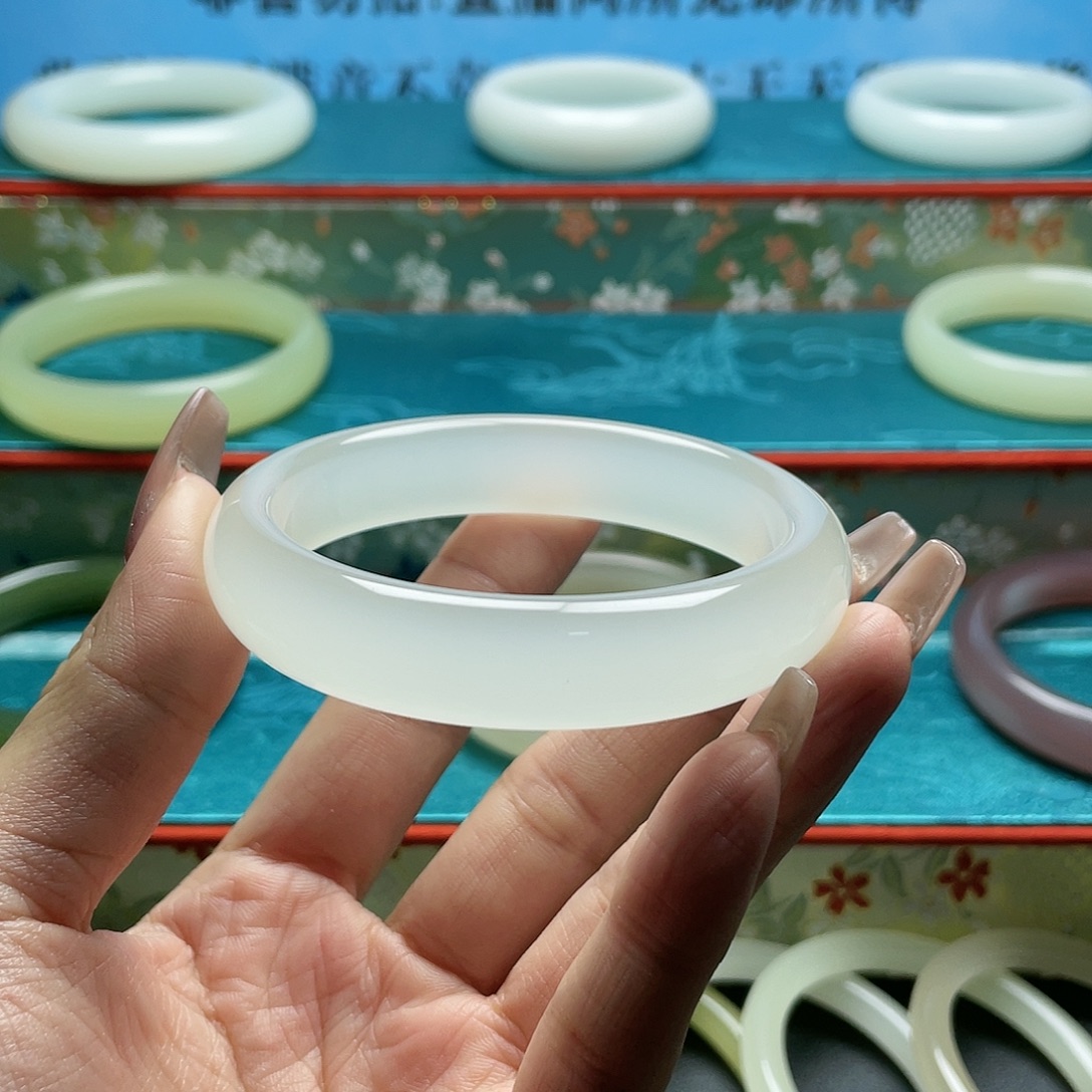 时***转56加正圈高冰白手镯