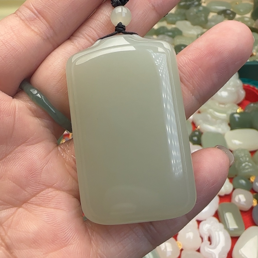 和田玉颈饰未镶嵌梦*哥