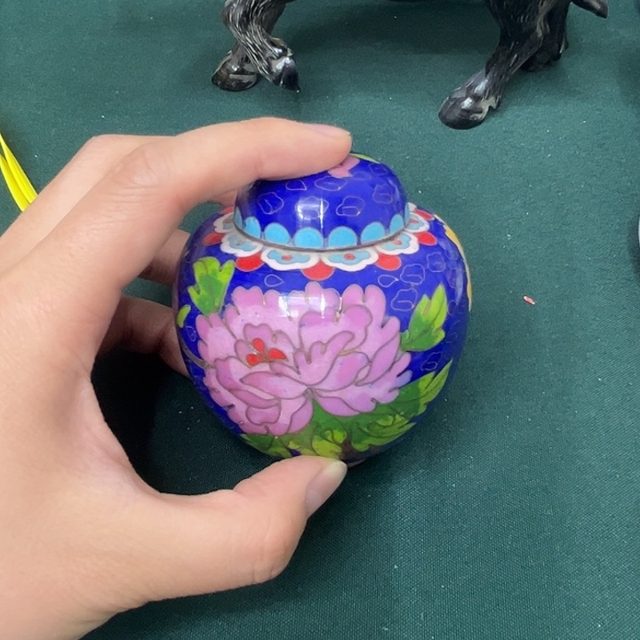 遥***遥瓷片精美的陶瓷作品摆件……