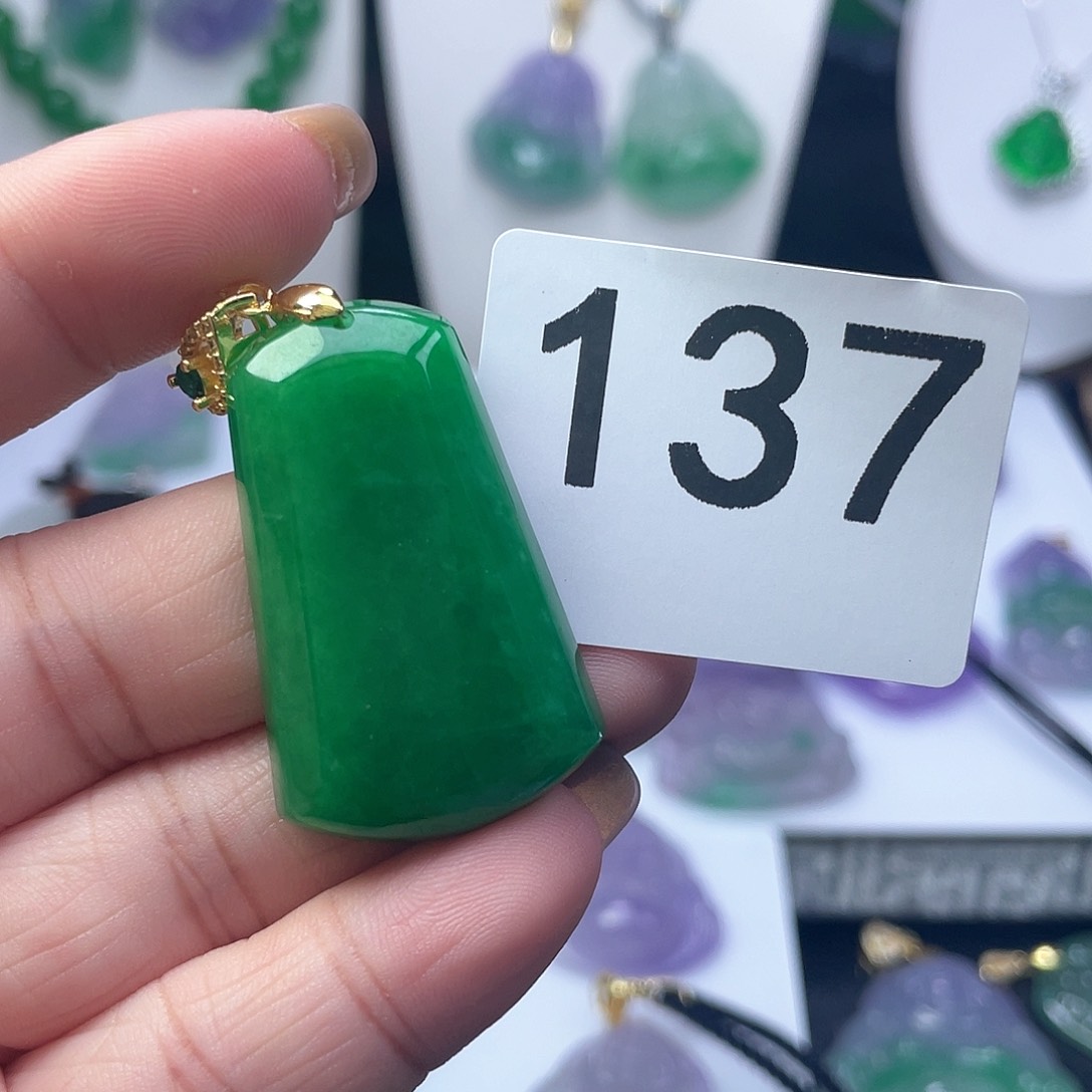 翡翠吊坠(赠链)未镶嵌