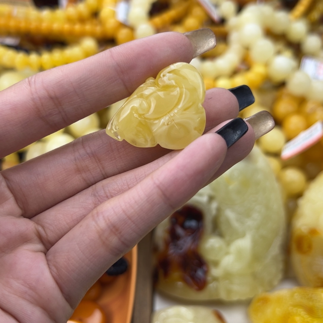 琥珀珠宝奇石未镶嵌