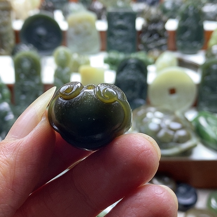 和田玉颈饰未镶嵌