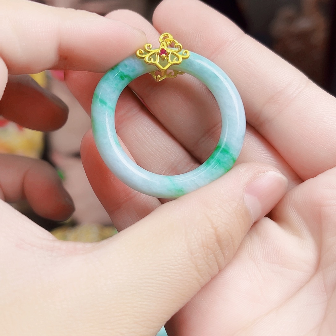 翡翠颈饰未镶嵌吊坠