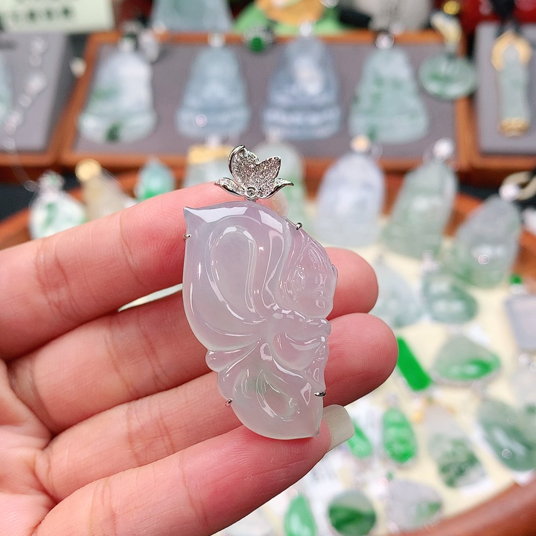 颈饰18K金镶嵌翡翠仙子