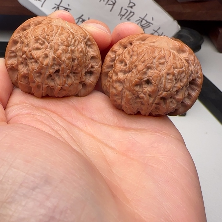 文玩核桃吊坠、*戴血麒麟39