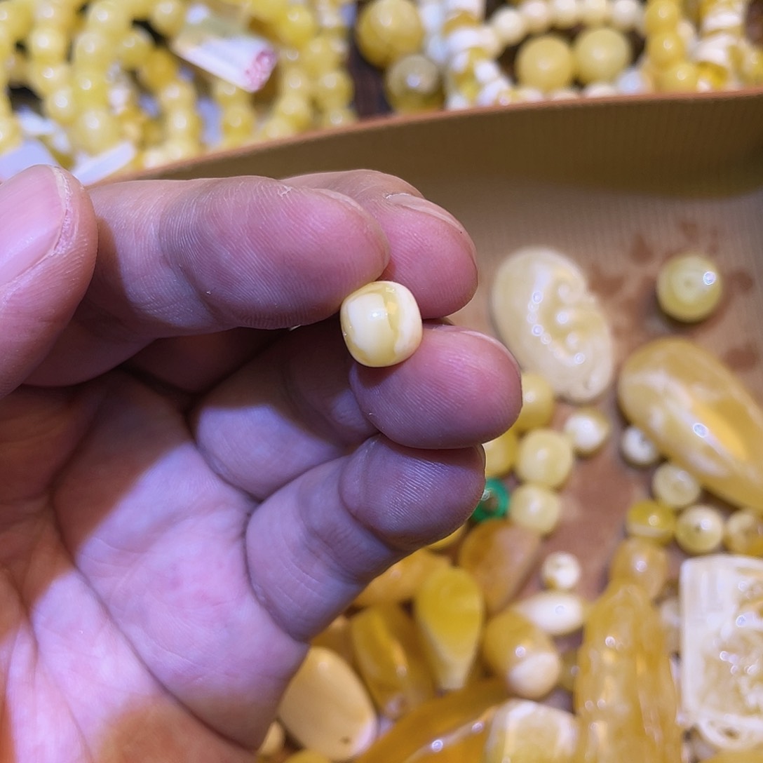 蜜蜡吊坠(不含链)未镶嵌?****爬