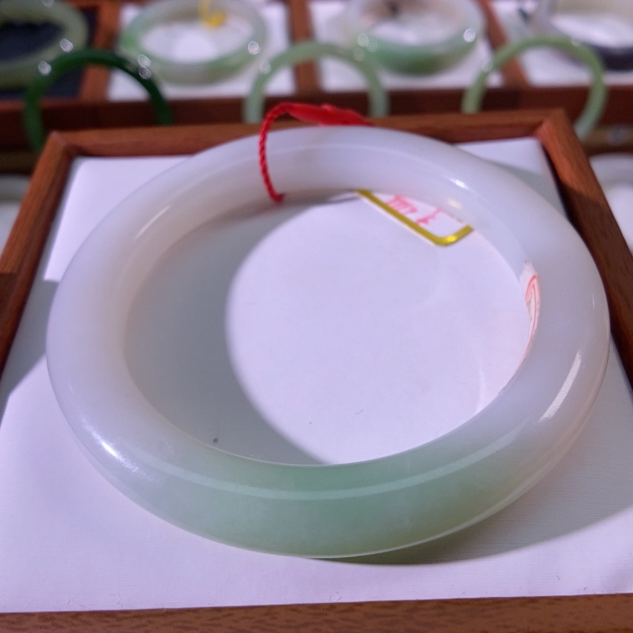 【闪购商品】未镶嵌手镯和田玉（翠青玉）俄白