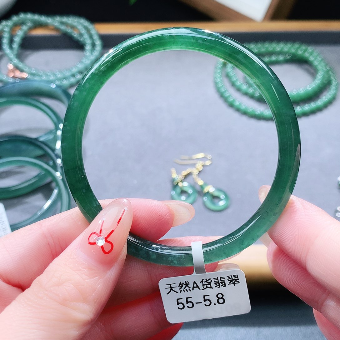 翡翠手镯（圆镯）未镶嵌