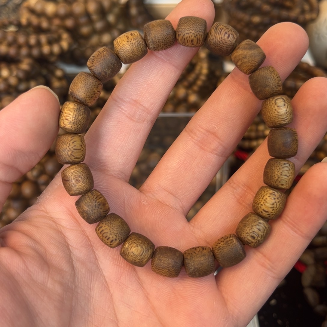 一***地沉香沉香碎屑 09mm鼓珠单圈 重6克+