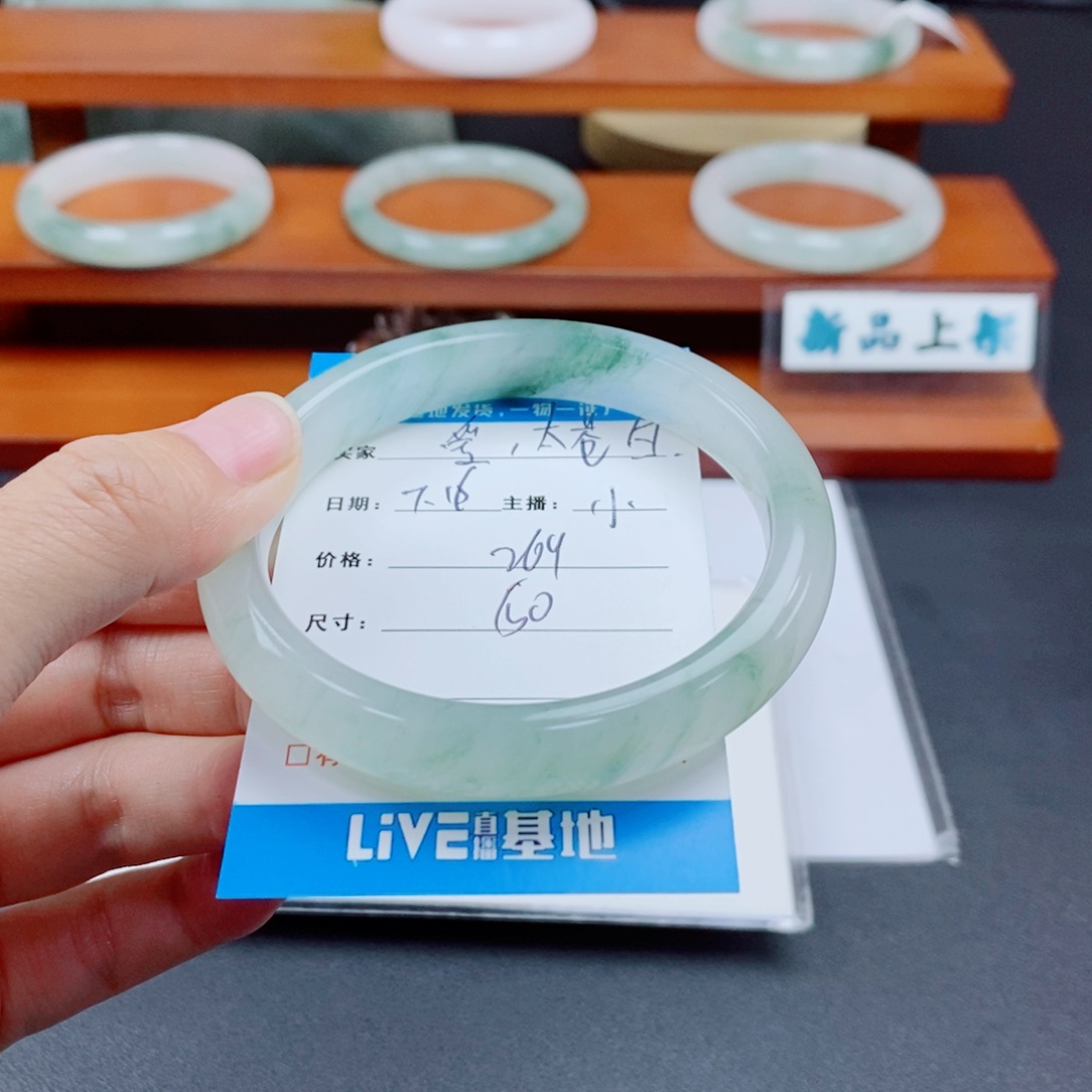 石英质玉手镯未镶嵌爱***白