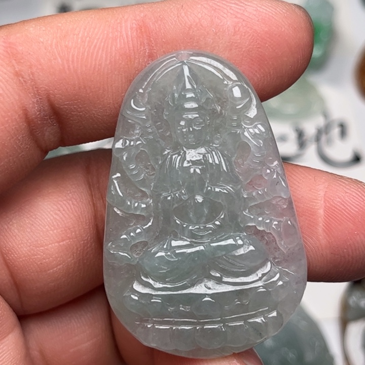 翡翠未镶嵌颈饰千手观音