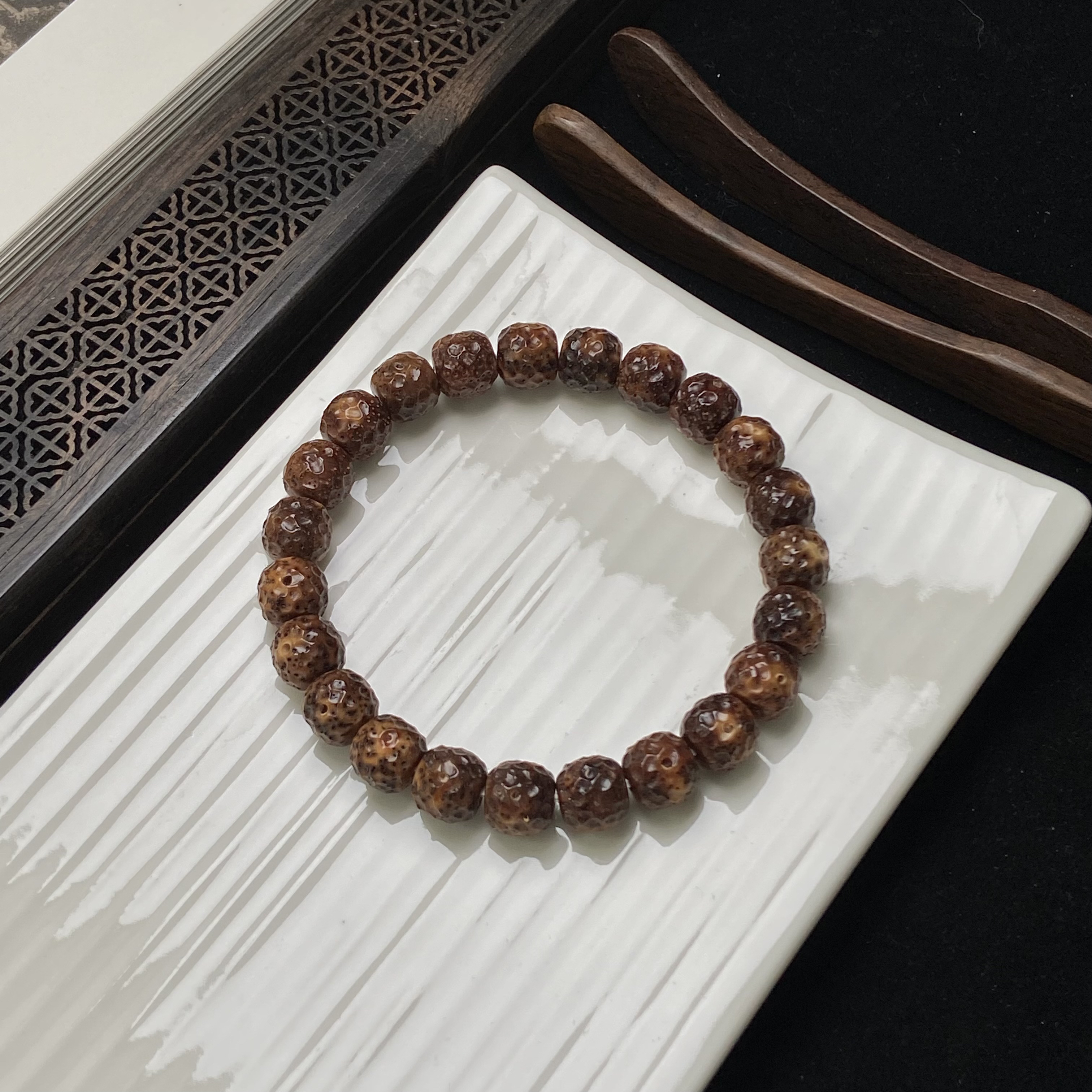 9/10老型桶 陈籽虎皮手工雕刻龙鳞无相手串 高油高瓷 小细星