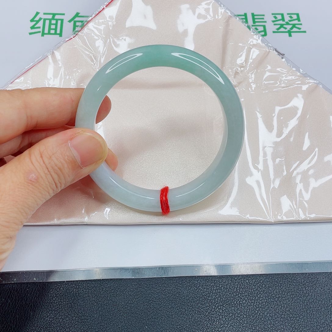 未镶嵌手镯翡翠莉*