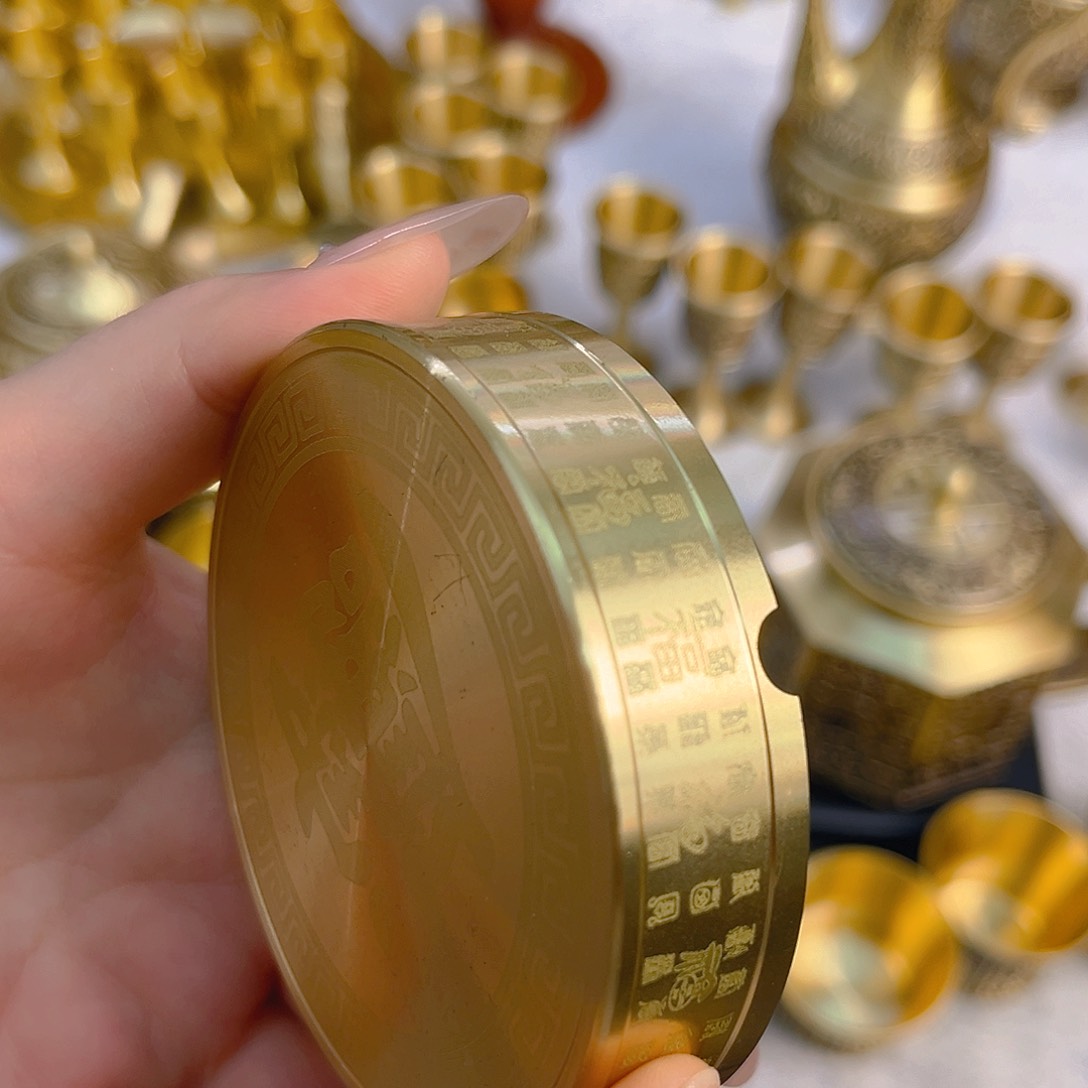 黄铜百福图案烟灰缸123