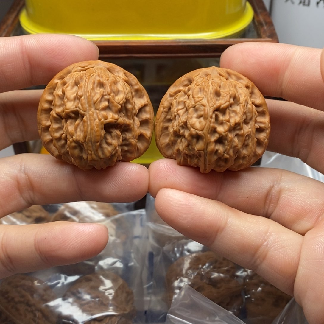 核桃把件四零白狮子