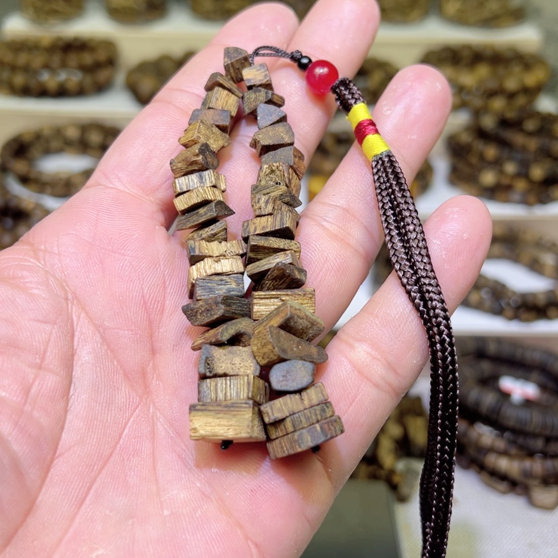 沉香沉香碎屑奇楠沉香车挂多样发其一