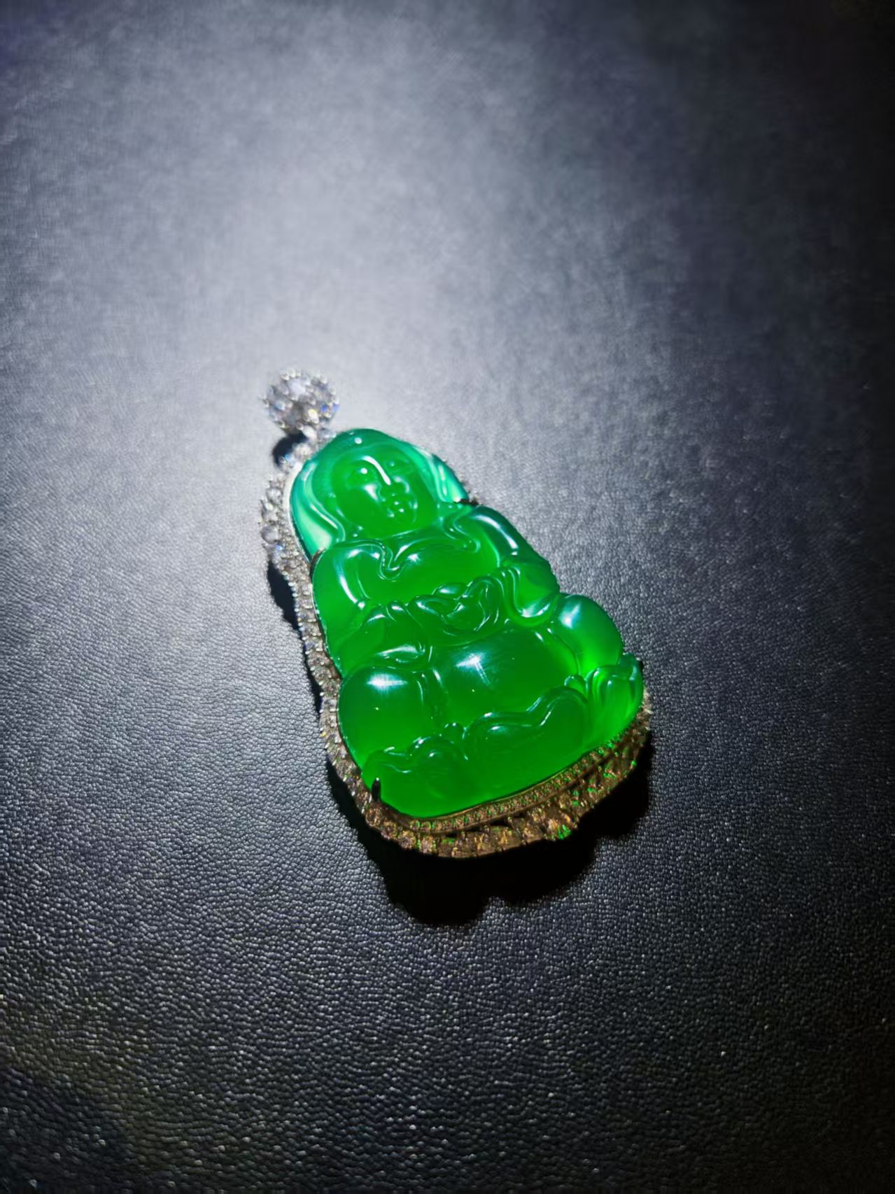 只买单纯的吊坠，没带链子，属的性质。吊坠 A9观音精致优雅设计