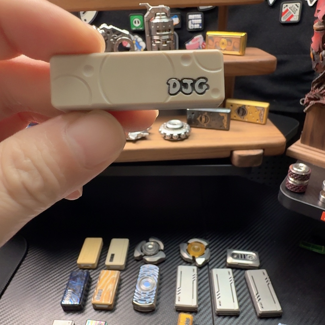 G***lpom材质黄色跳动一个静态