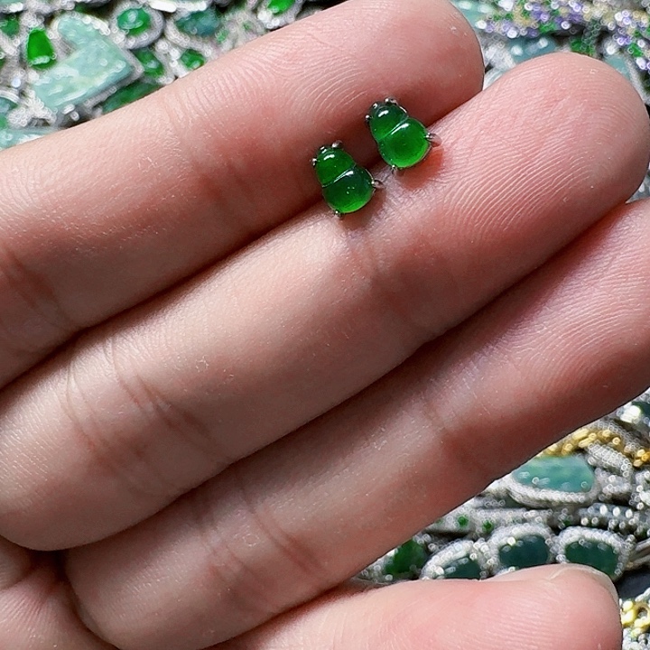 翡翠颈饰未镶嵌天然A货翡翠放漏