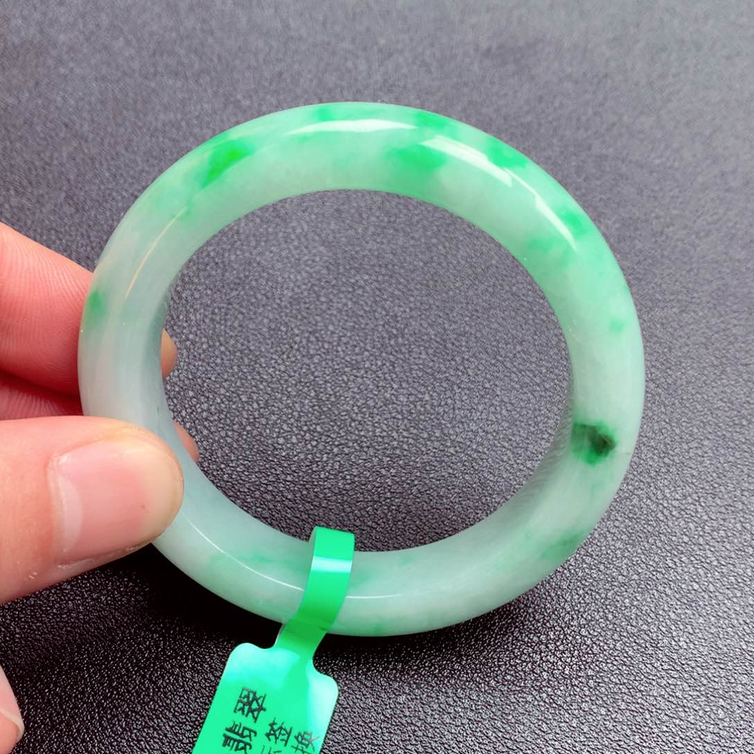 翡翠手镯未镶嵌缅甸翡翠