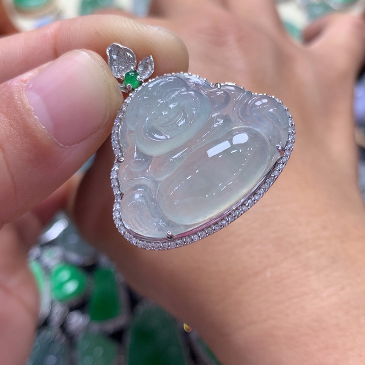 翡翠吊坠(不含链)18K金镶嵌甜**?