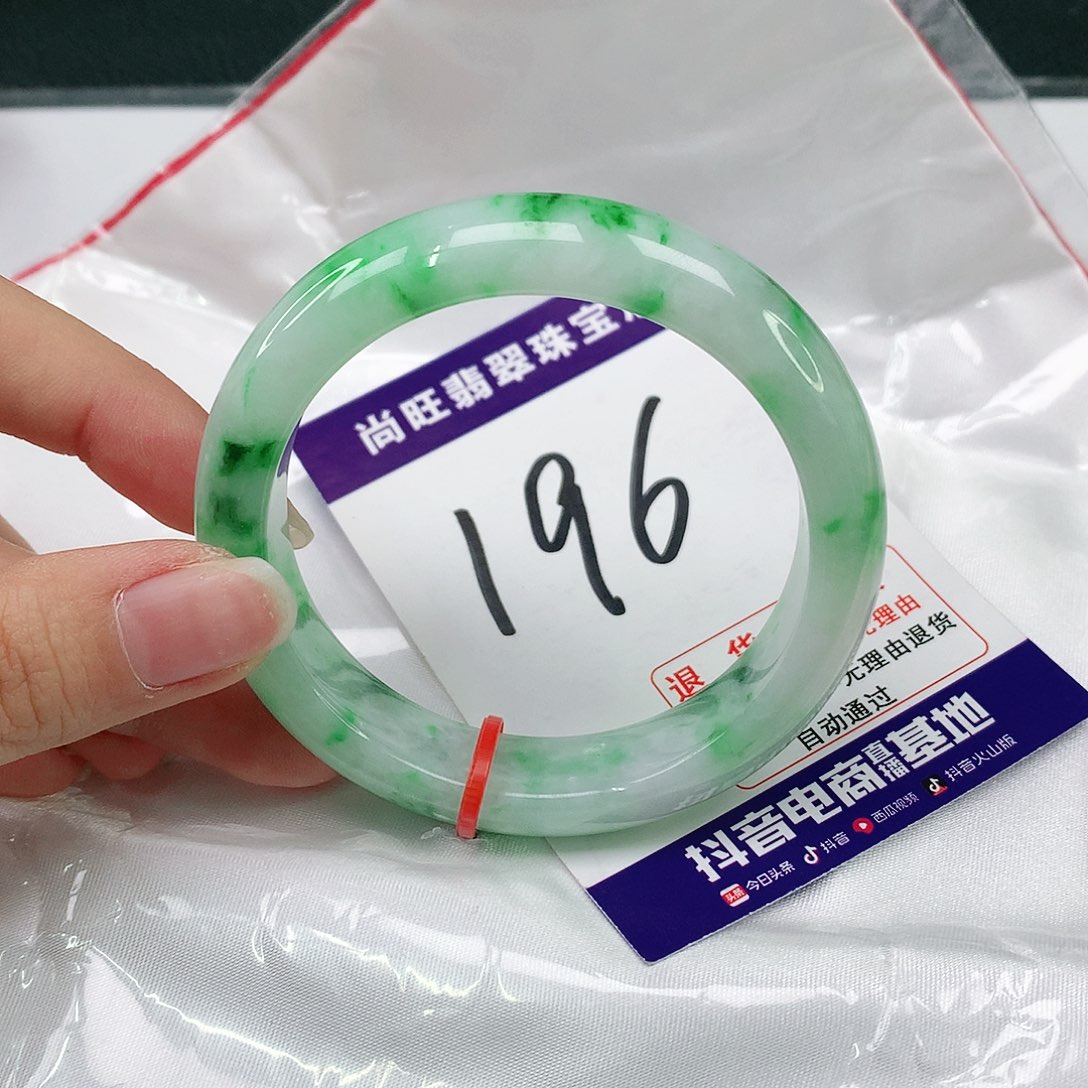 翡翠手镯未镶嵌露*翡翠12