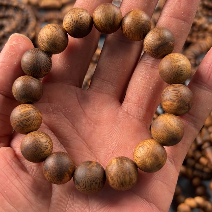 寒***⁸沉香手串圆珠单圈1.4规格17克