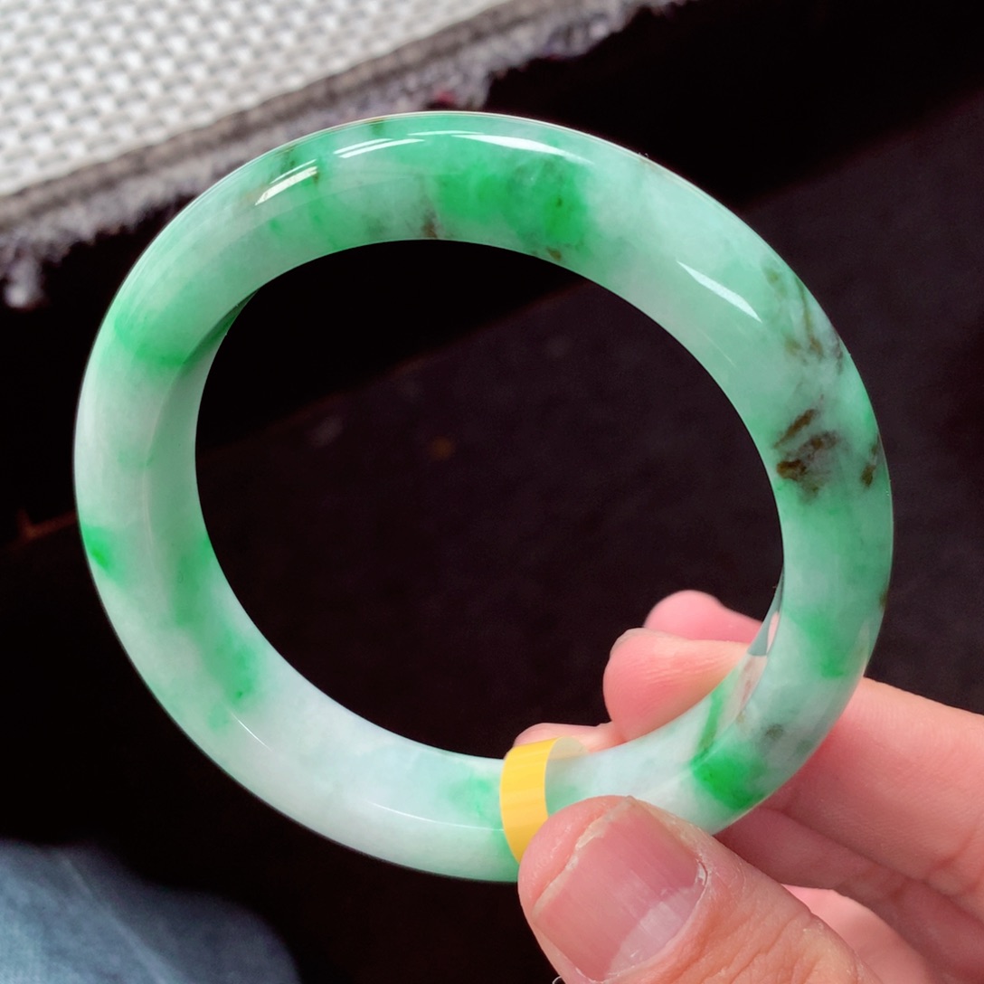 翡翠手镯未镶嵌缅甸