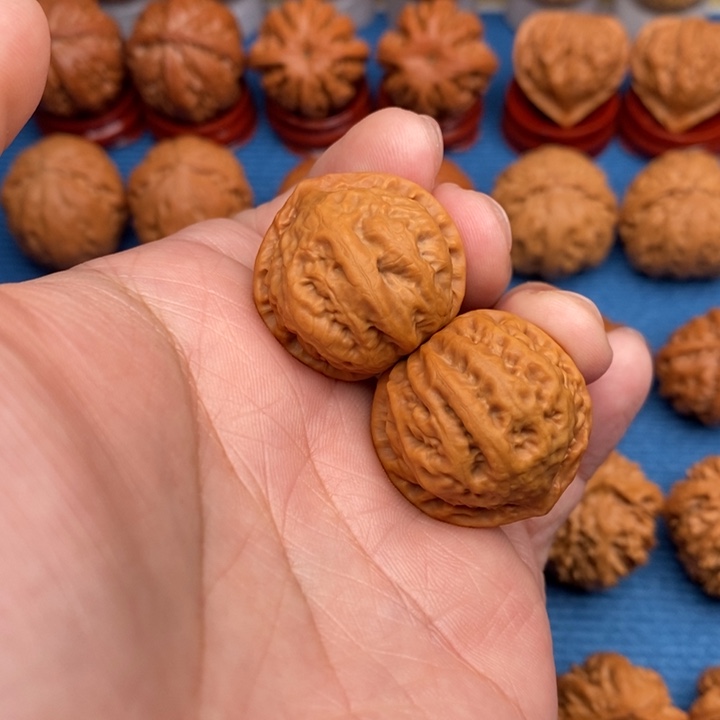 文玩核桃把件龙脊