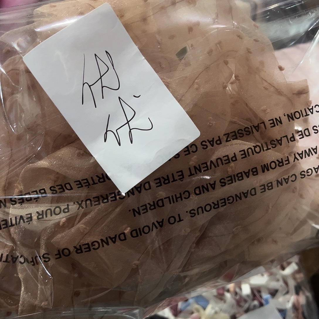 优****花丝近圆形及倒心三角形而