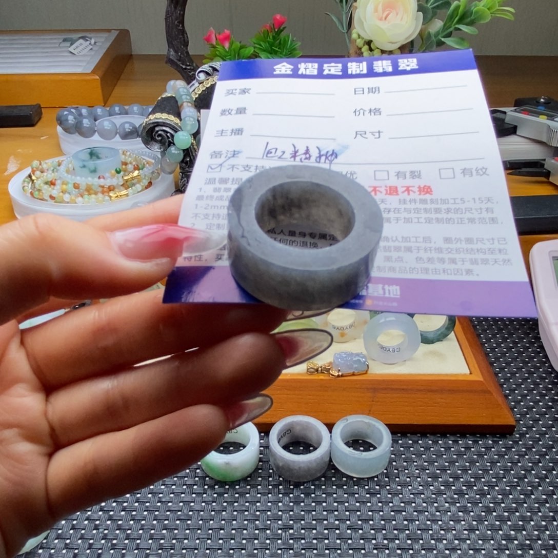 ᅟ***安未镶嵌定制翡翠戒指