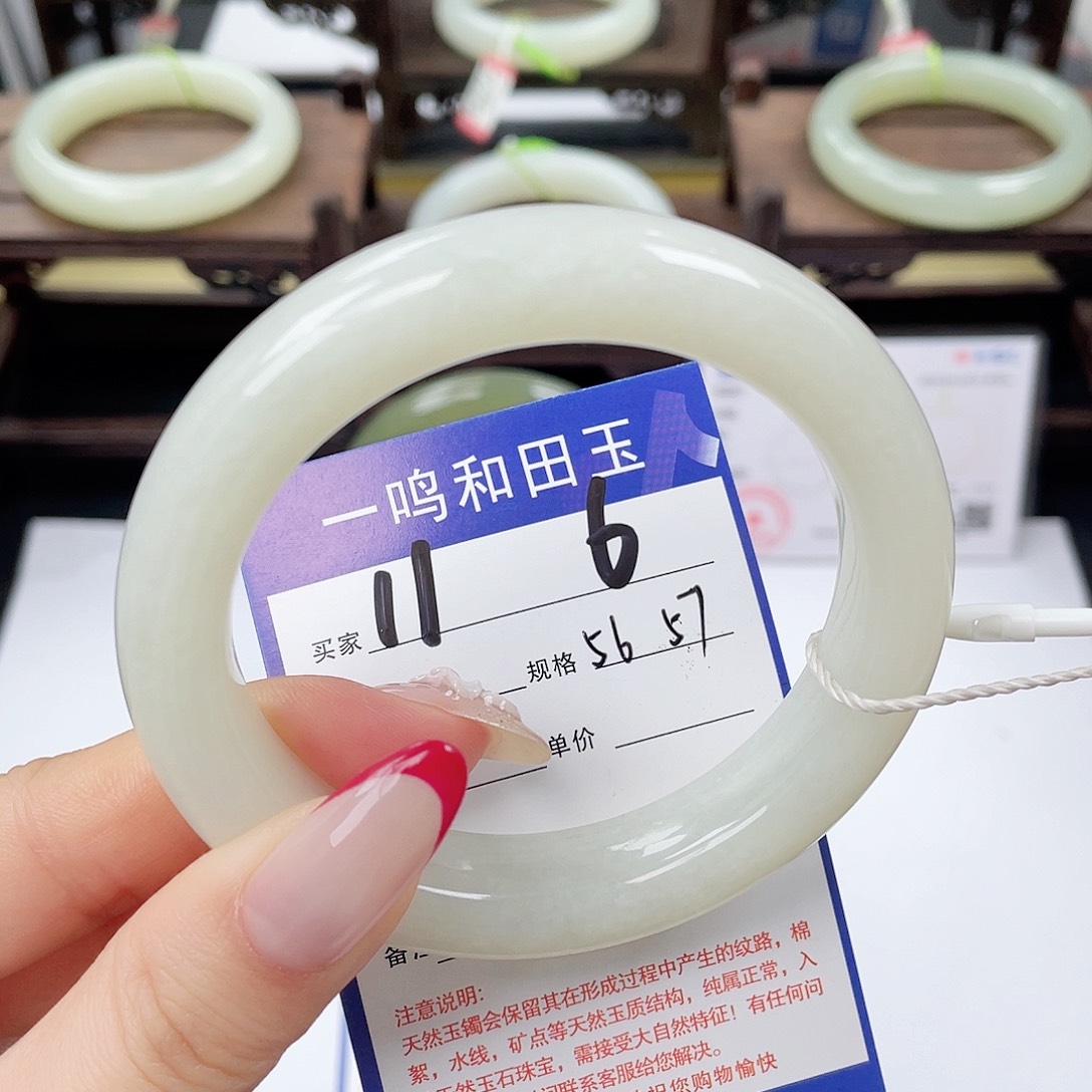 和田玉未镶嵌手镯