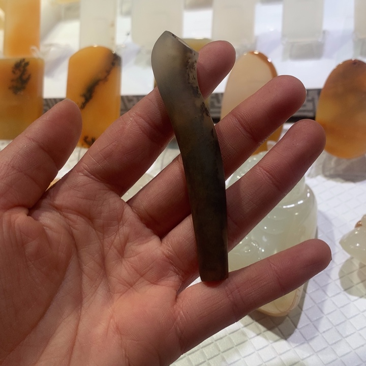 石英质玉（黄龙玉）未镶嵌颈饰