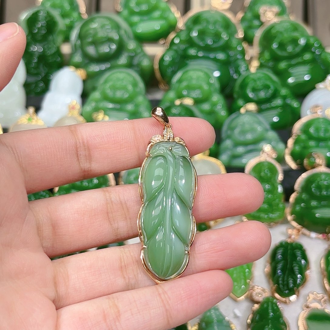 和田玉（碧玉）颈饰18K金镶嵌