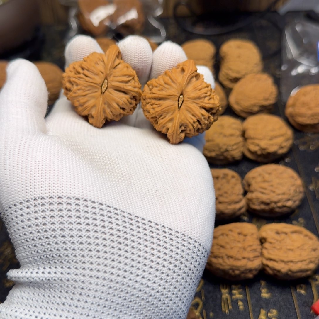 文玩核桃把件专**剑文玩核桃